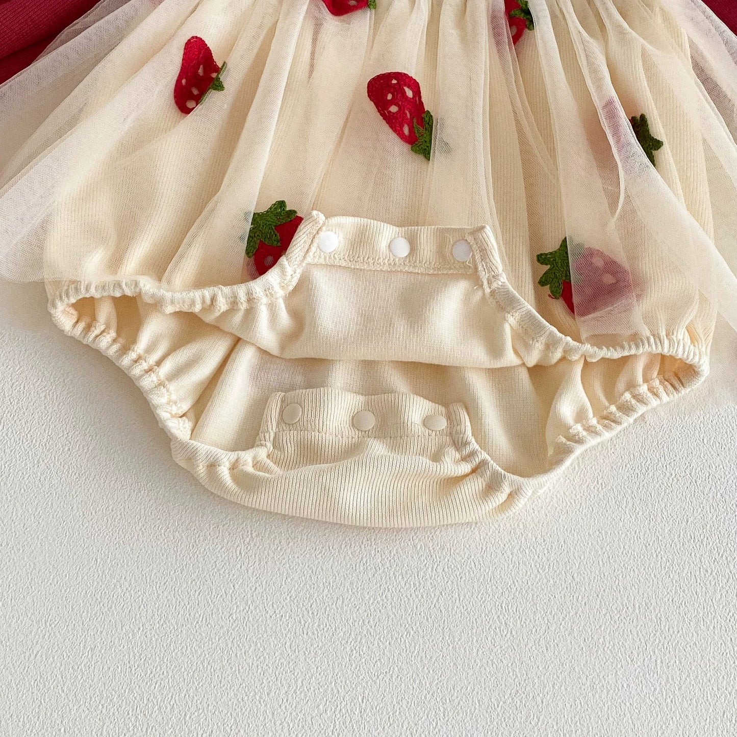 Autumn Arrival Baby Girls Long Sleeves Strawberry Pattern Color